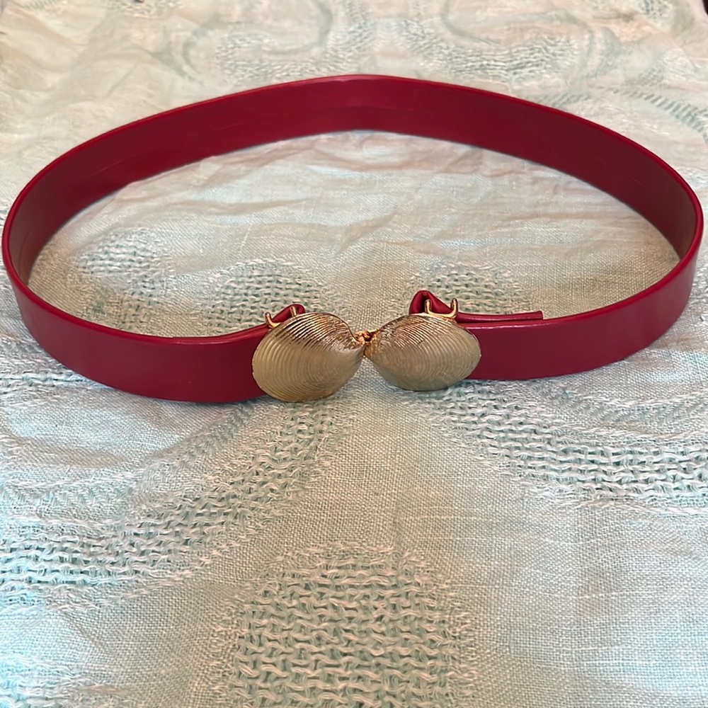 1975 Mimi di N Signed Clam Shell Belt Buckle Gold Tone Red Vinyl Belt Vintage